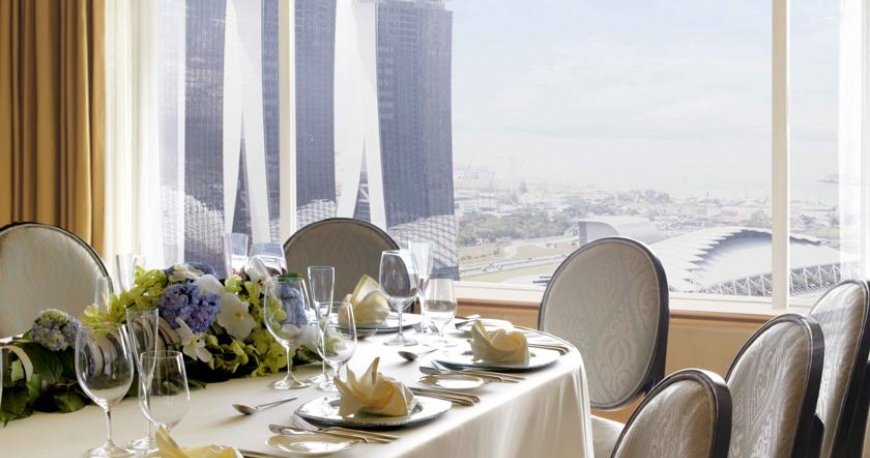 رستوران هتل ریتز کارلتون سنگاپور