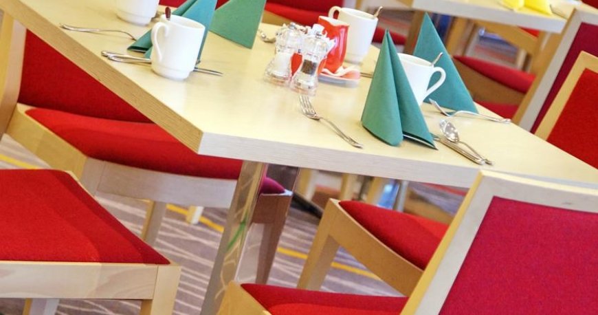 لابی هتل پارک این پریبالستیکا سنت پترزبورگ لابی هتل پارک این پریبالستیکا سنت پترزبورگ