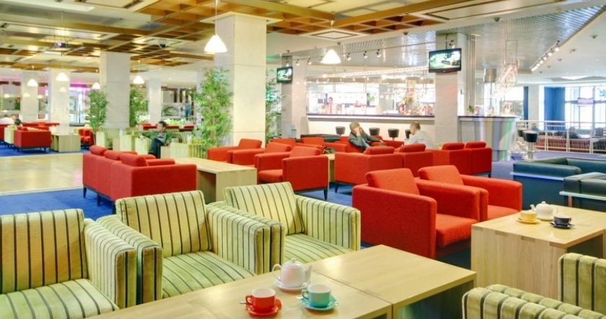 لابی هتل پارک این پریبالستیکا سنت پترزبورگ لابی هتل پارک این پریبالستیکا سنت پترزبورگ