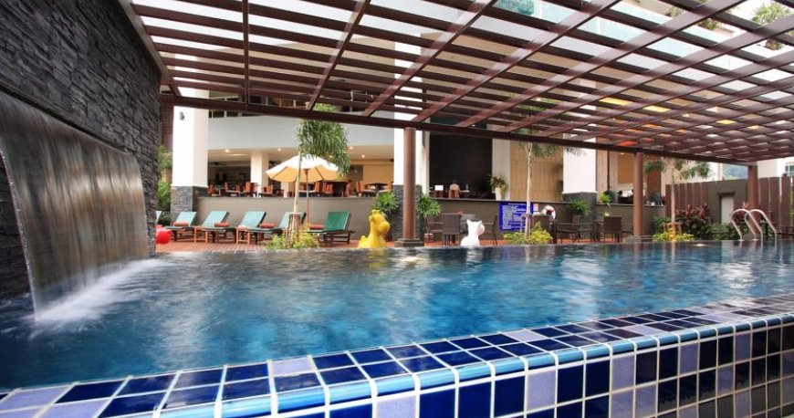 استخر هتل بارامی هیپ پوکت