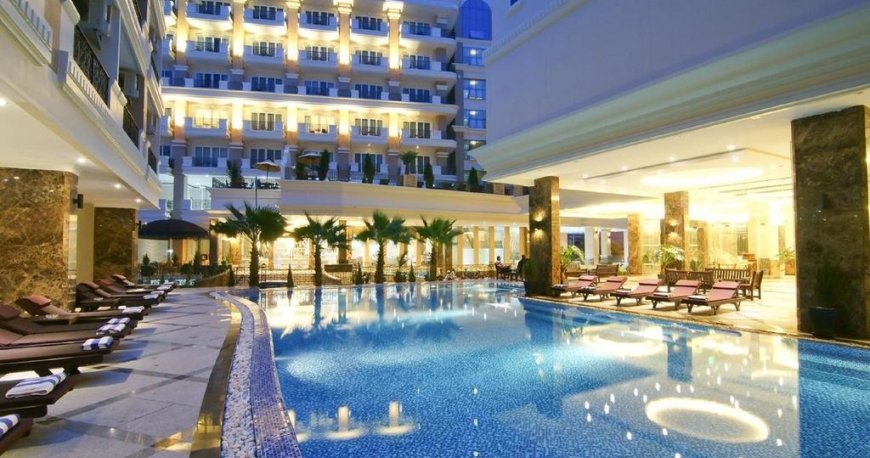 استخر هتل میراکل سوئیت