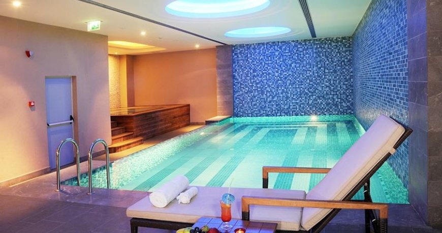 استخر هتل تایتانیک سیتی استانبول استخر هتل تایتانیک سیتی استانبول