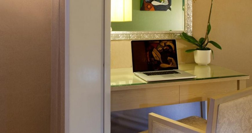 استخر هتل می تاور کوالالامپور