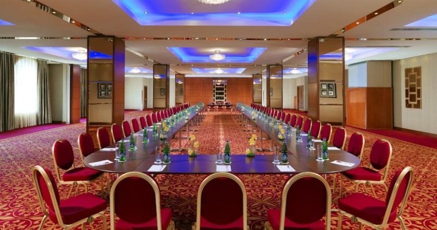 سالن کنفرانس هتل ماریوت ایروان سالن کنفرانس هتل ماریوت ایروان