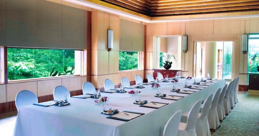 رستوران هتل ریتز کارلتون سنگاپور