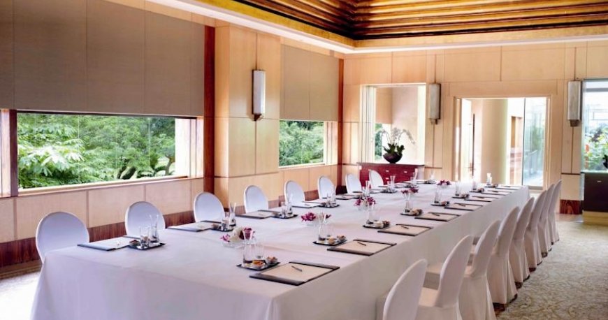 رستوران هتل ریتز کارلتون سنگاپور