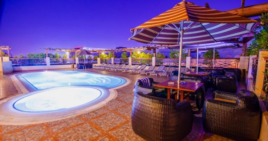 استخر هتل سامیت دبی