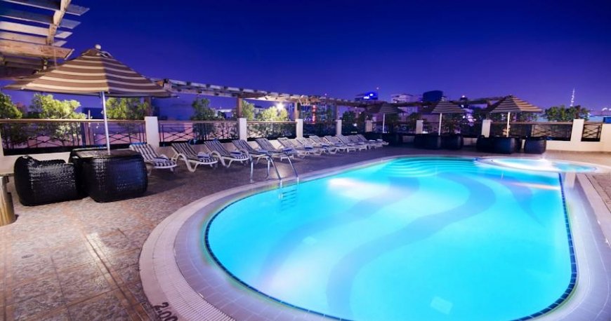 استخر هتل سامیت دبی