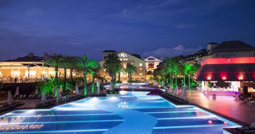 استخر هتل آلوادونا آنتالیا