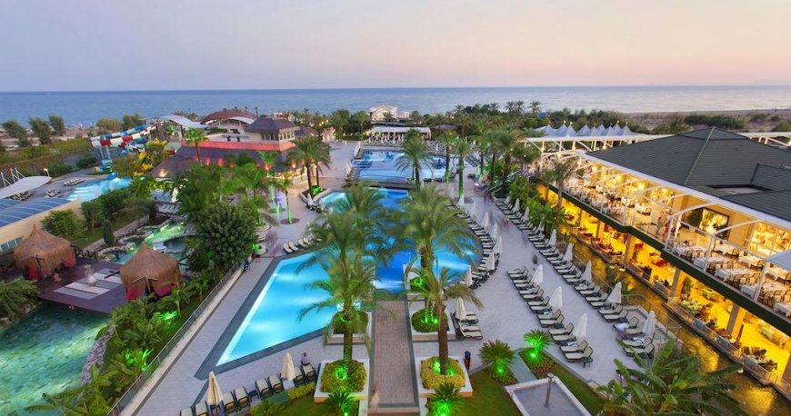 استخر هتل آلوادونا آنتالیا