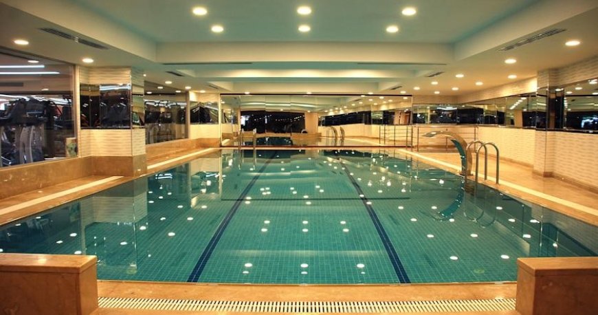 استخر هتل هری این مرتر