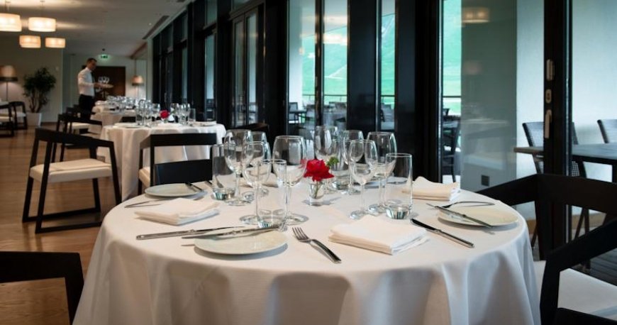 رستوران هتل زیرو فیت