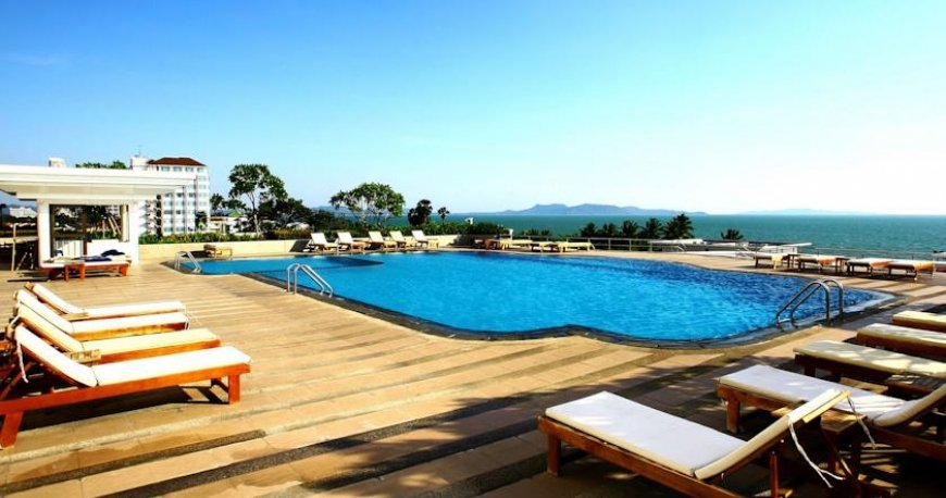 استخر هتل دی واری پاتایا تایلند