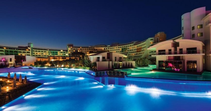 استخر هتل کورنلیا آنتالیا استخر هتل کورنلیا آنتالیا