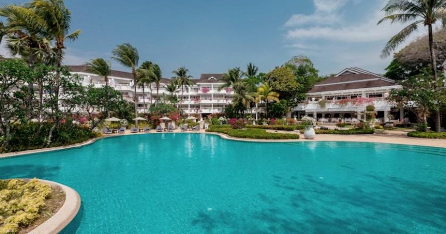 استخر هتل تاورن پالم پیچ ریزورت استخر هتل تاورن پالم پیچ ریزورت