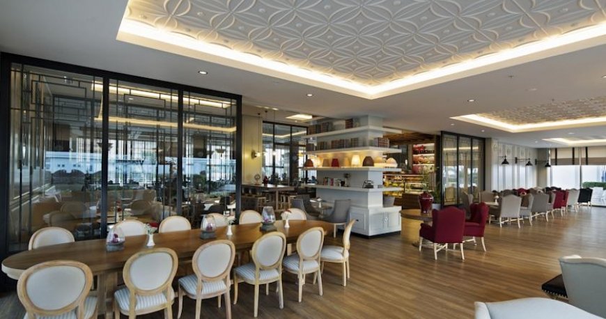 رستوران هتل تایتانیک لارا آنتالیا