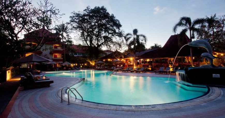 استخر هتل وایت رز کوتا ریزورت بالی