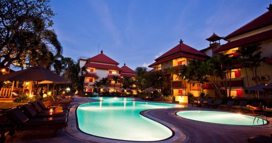 استخر هتل وایت رز کوتا ریزورت بالی