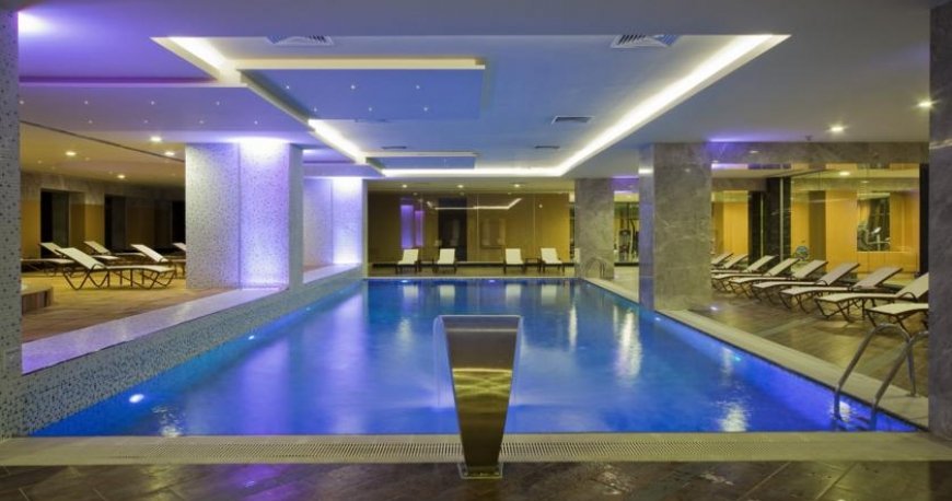 استخر هتل گرین پارک استانبول استخر هتل گرین پارک استانبول