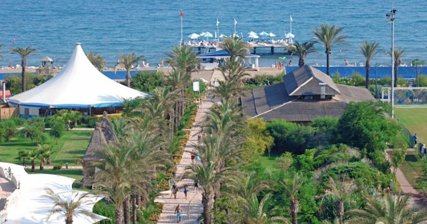 ساحل هتل تایتانیک لارا آنتالیا