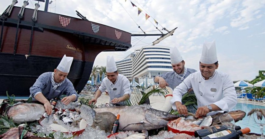 رستوران هتل تایتانیک لارا آنتالیا