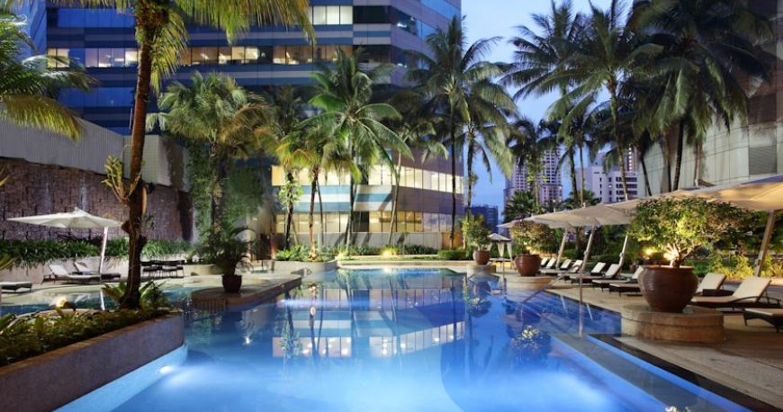 استخر هتل اینترکنتیننتال کوالالامپور استخر هتل اینترکنتیننتال کوالالامپور