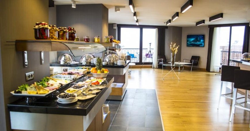 کافی شاپ هتل پوینت استانبول کافی شاپ هتل پوینت استانبول