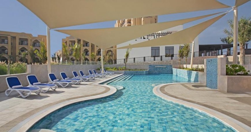 استخر هتل دابل تری بای هیلتون مرجان