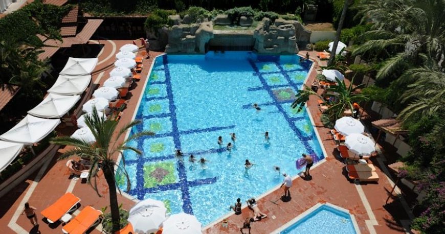 استخر هتل الگانس اینترنشنال