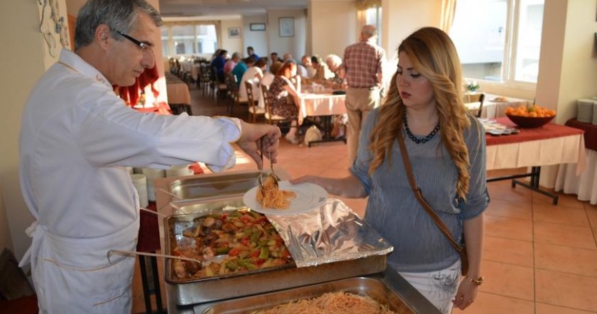 رستوران هتل گرند میلانو آیوالیک رستوران هتل گرند میلانو آیوالیک