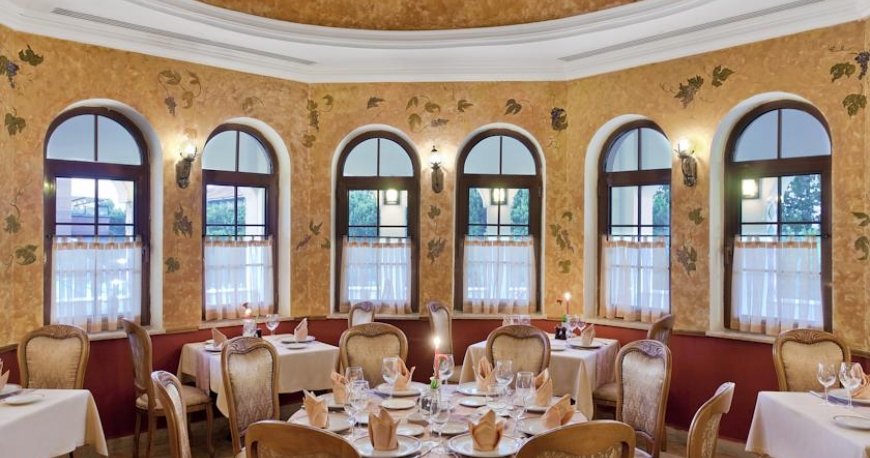 رستوران هتل کرملین پالاس آنتالیا