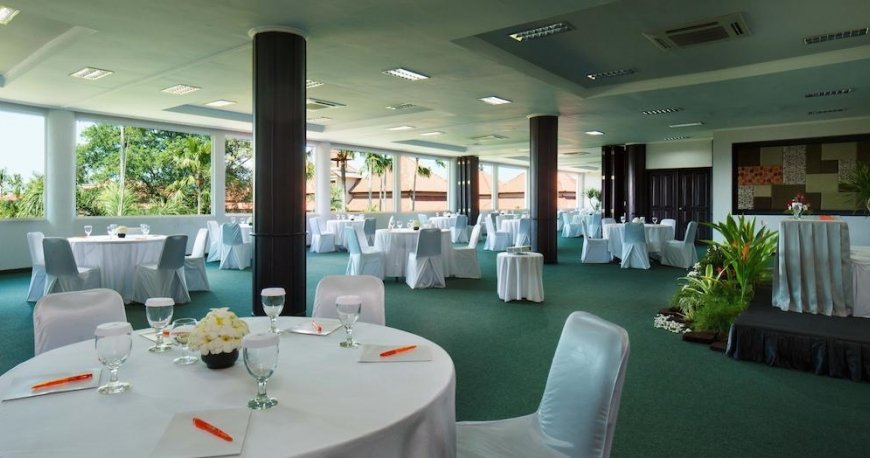 رستوران هتل وایت رز کوتا ریزورت بالی