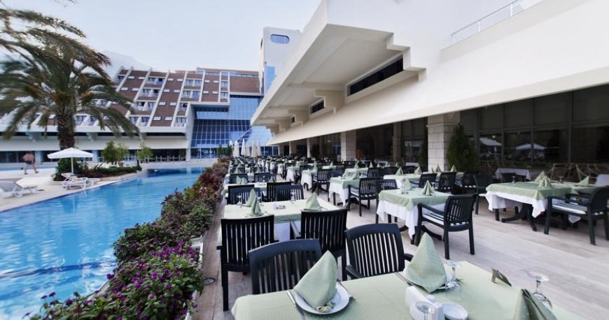 استخر هتل کوئینز پارک آنتالیا