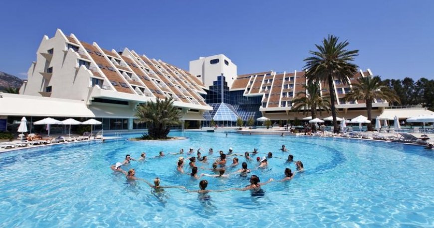 استخر هتل کوئینز پارک آنتالیا