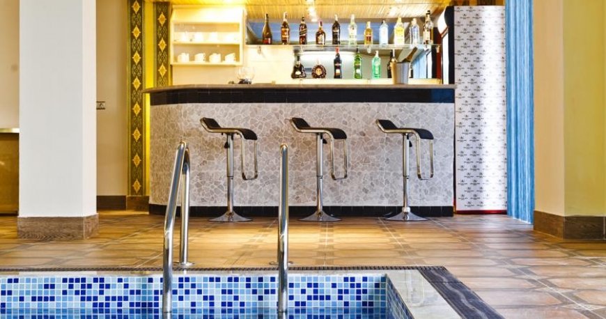 استخر هتل کرون پالاس تفلیس