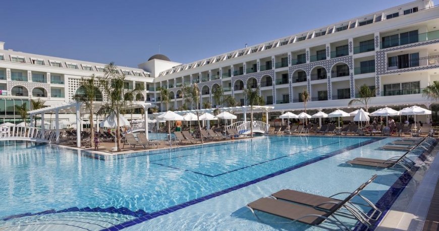 استخر هتل کارمیر ریزورت آنتالیا