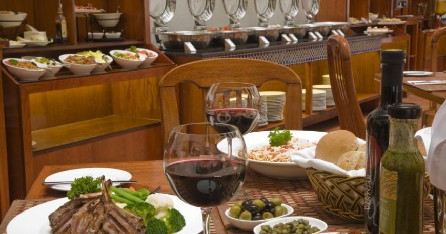 رستوران هتل آواری