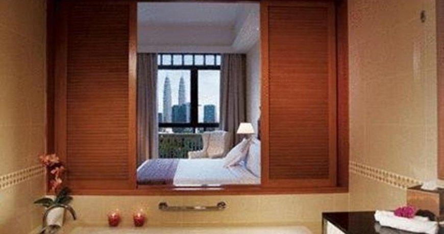 استخر هتل رویال چولان کوالالامپور استخر هتل رویال چولان کوالالامپور