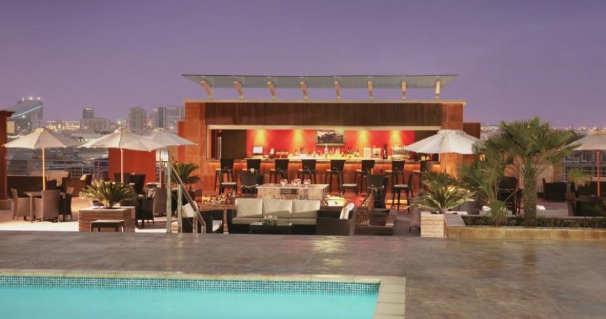 استخر هتل مدیا روتانا دبی