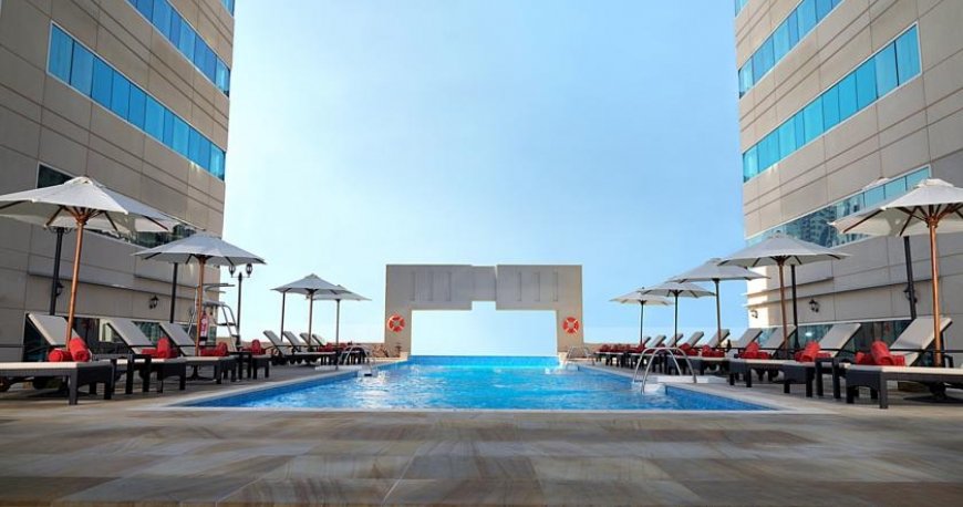 استخر هتل مدیا روتانا دبی