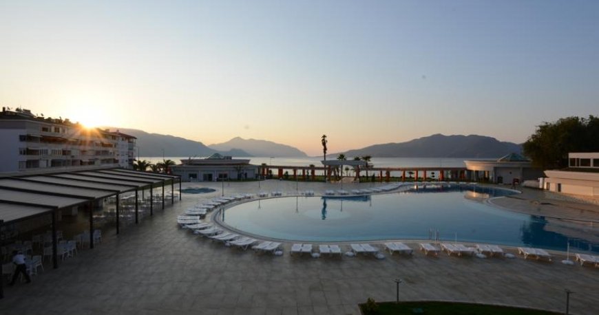 استخر هتل گرین نیچر دیاموند استخر هتل گرین نیچر دیاموند