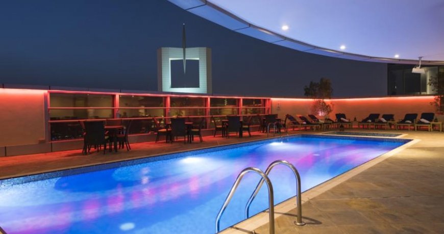 استخر هتل امارات گرند دبی