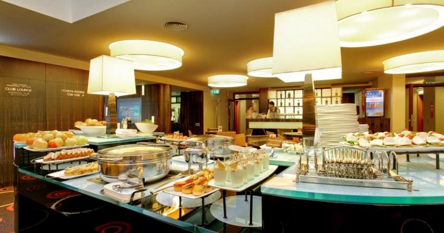 رستوران هتل آزیمات المپیک مسکو روسیه