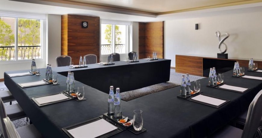 هتل آوانی دیره