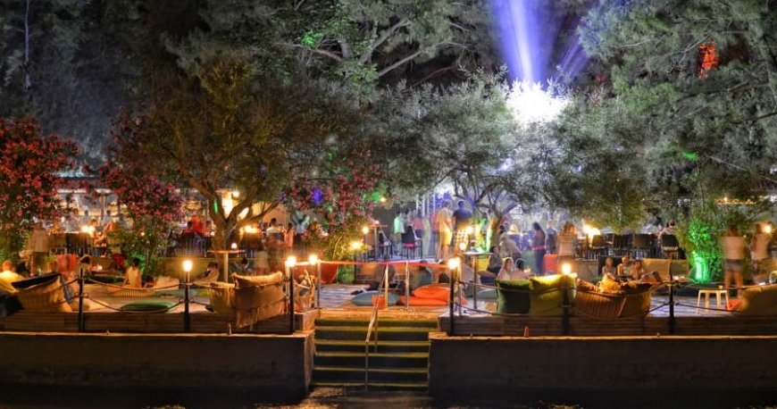 رستوران هتل گرند یازیکی کلاب تربان