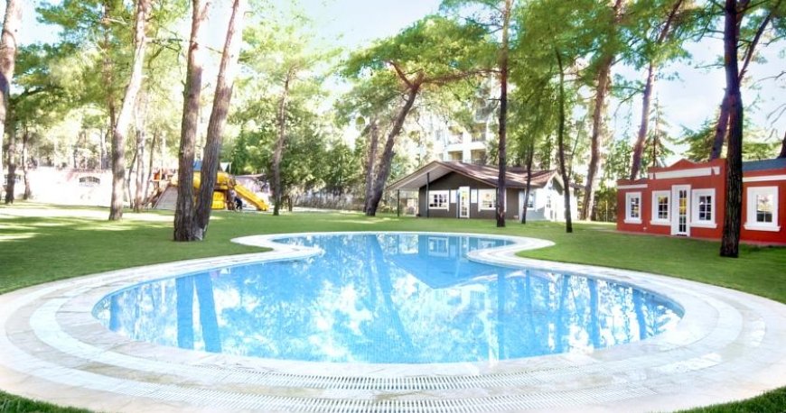 استخر هتل گرند یازیکی کلاب تربان