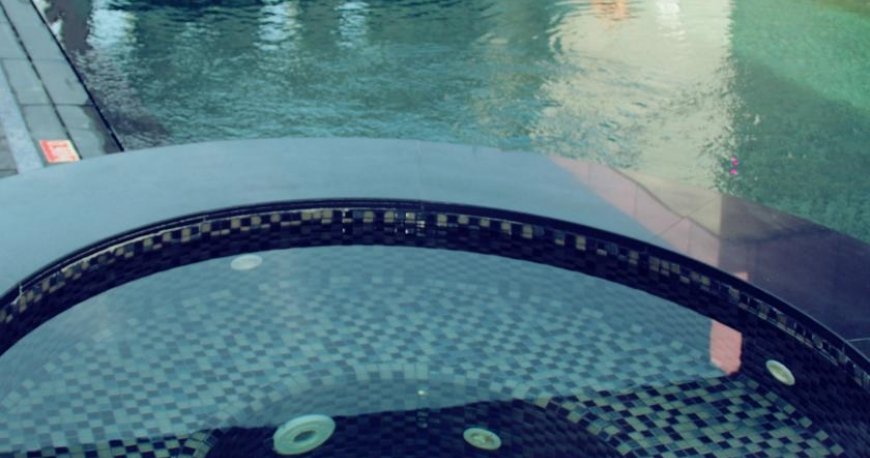 استخر هتل رین تری دبی امارات متحده ی عربی استخر هتل رین تری دبی امارات متحده ی عربی