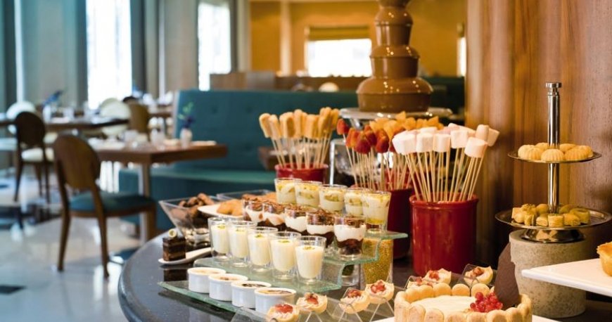 رستوران هتل آوانی دیره