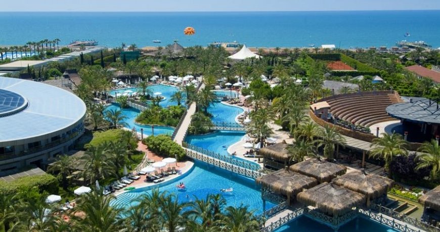 استخر هتل رویال وینگز آنتالیا استخر هتل رویال وینگز آنتالیا