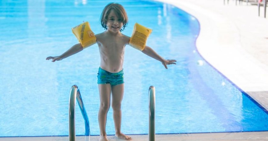 استخر هتل یاسات گلوریا دبی